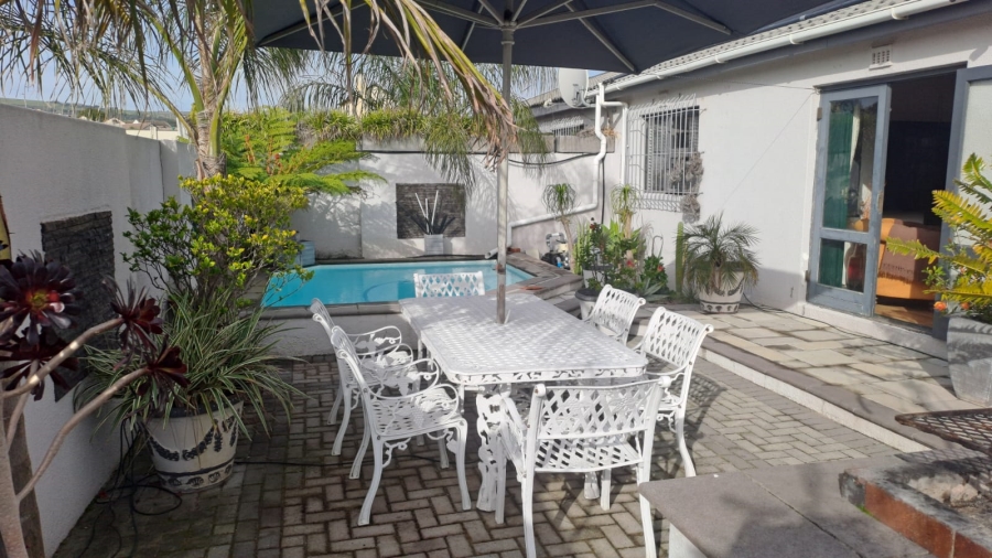 3 Bedroom Property for Sale in Loucharmante Western Cape